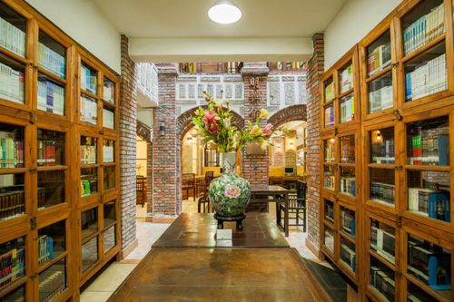 影視劇取景地 成都最快快速公交直達(dá)這所“國際范”單招院校 影視美術(shù)道具置景服務(wù)